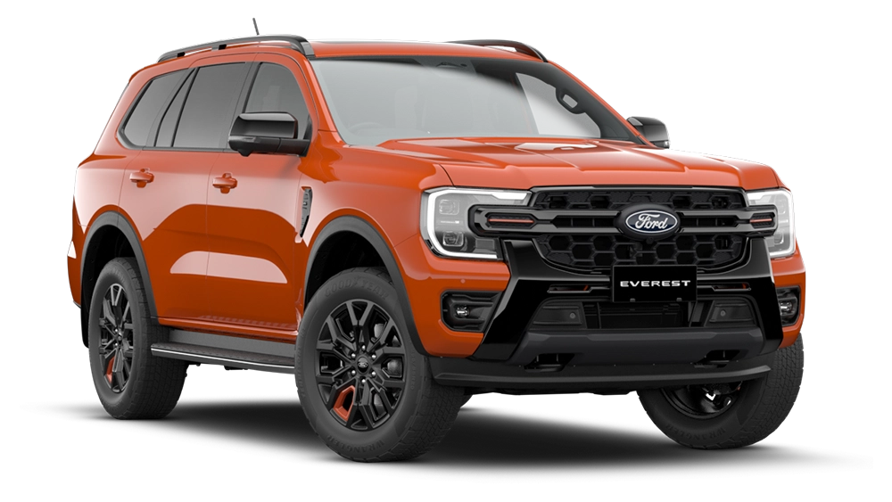 Front three quarter view of Everest Wildtrak facing toward the right