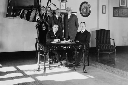 Ford acquires the Lincoln Motor Company.